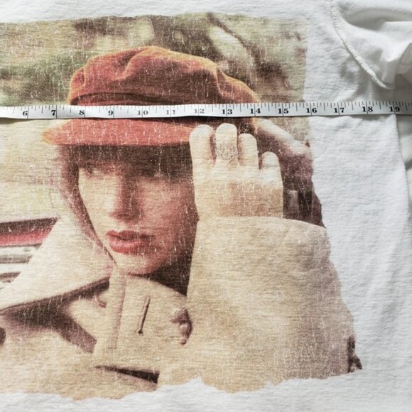 Taylor Swift RED Taylors Version Album Ringer Album Cotton Tee White Sz M - Picture 10 of 11